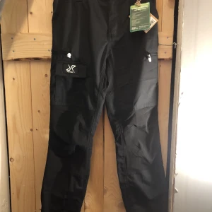 RevolutionRace friluftsbyxor - Modell: nordwand and short pant women Färg: jetblack Storlek: M/38 Nypris: 800kr