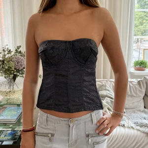 Korsett🥰 - Såå fin korsett!!! Glittrig och perfekt till fest😍 Storlek S/Xs