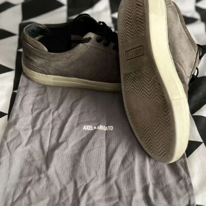 Arigatos - Säljer min kompis arigatos i använt skick därav priset. Får med dustbag. Nån mer fråga? Kontakta mig DM!🔥🤝