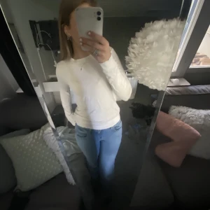 Fin stickad tröja  - Fin vit stickad tröja i storlek S 200kr+frakt 