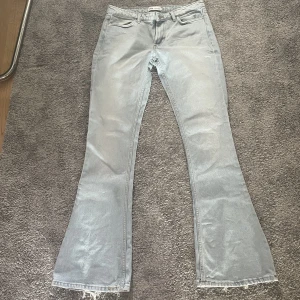 Bootcut jeans - Jättefina utsvängda jeans. Ett av mina favorit par jeans som tyvärr blivit lite för stora 😭