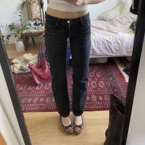 Weekday jeans - Så snygga jeans i modellen arrow!! Säljer för att dem är lite små, bra skick!!!🪩🪩