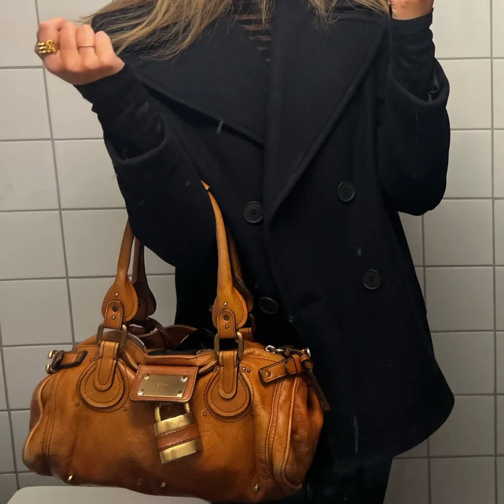Chloe Paddington Leather handbag 🧡 Köpt från Vestiaire för 4000 kr men säljer nu för 2900!! Perfekt nu till våren😍. Väskor.