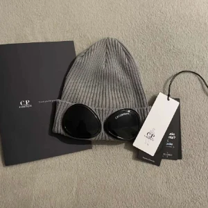 CP Company mössa grå  - Bra skick andvänd ett fåtal gånger. Byten funkar 