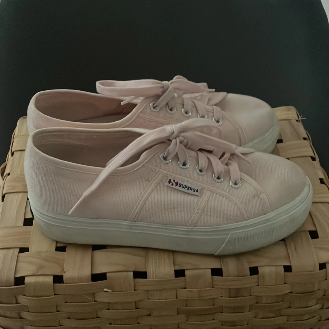 Rosa sneakers tygskor