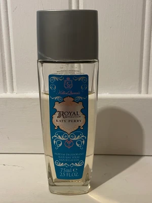 Katy Perry Royal Revolution - Jätte god doft av Katy Perry. Lite använd men 75ml.