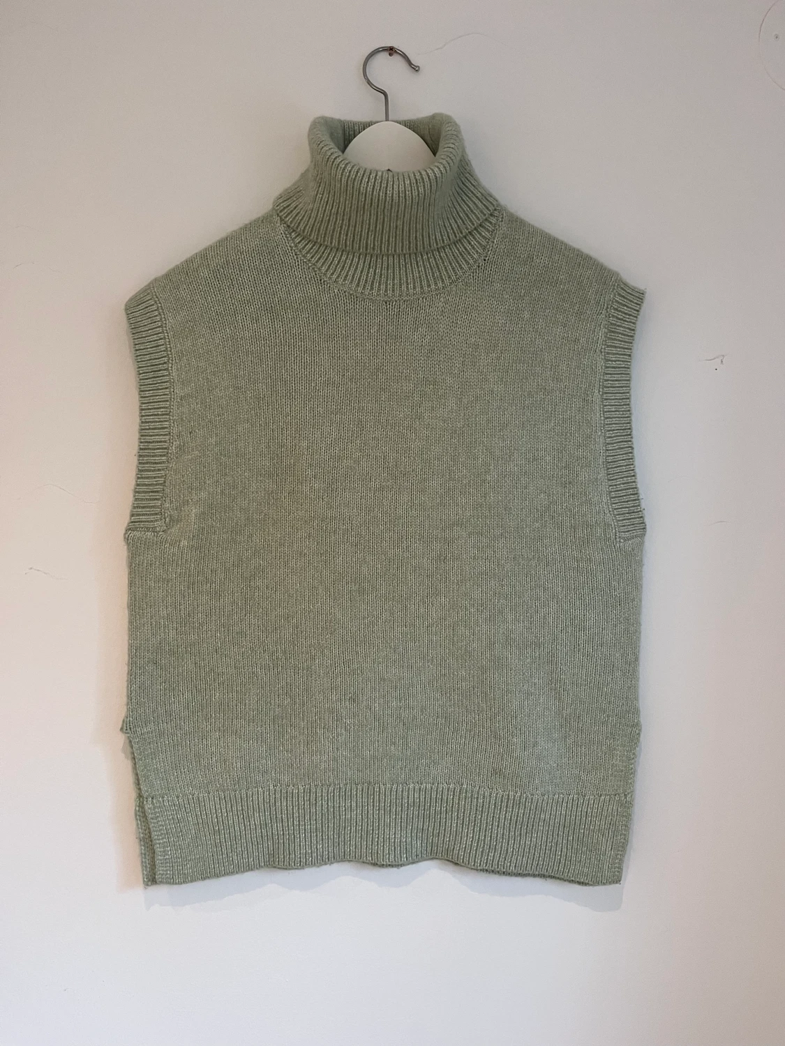 Stickad poloväst - 91