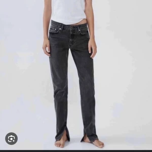 Slits jeans  - Super snygga! Avsluta favoriter men har 3 par så säljer av ett par❤️så sjukt populära och slut sålda 