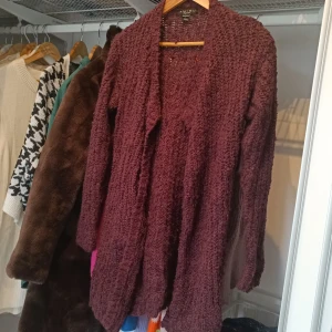 75 - Grönklänning och kofta