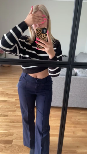 Kostymbyxor  - Jätte fina nya kostymbyxor ifrån madlady. Dom är lite korta för mig och jag är 163