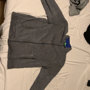 Hugo Boss Kofta - Hej jag säljer nu min Hugo boss kofta som jag inte vill ha längre