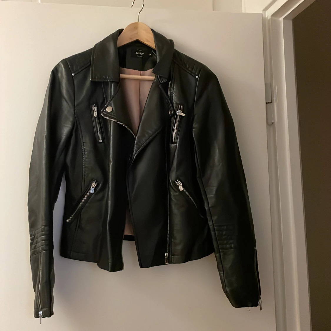 Svart skinnjacka 