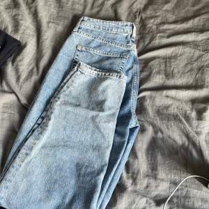 Baggy håliga jeans