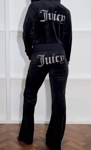 Juicy byxor  - Jag säljer dessa pga jag känner att jag inte har någon användning för dom längre och tror nog att det finns någon annan som hade gillat dom mer än jag 