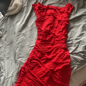 Röd klänning  - Festlig klänning