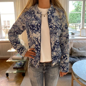 Wow säljer denna fina jacka🥰 - Sååå fin färg 👏🏻💖storlek S