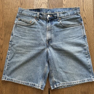 Vintage Levis 550 Jorts  - Strlk: 34 Pris: 500kr