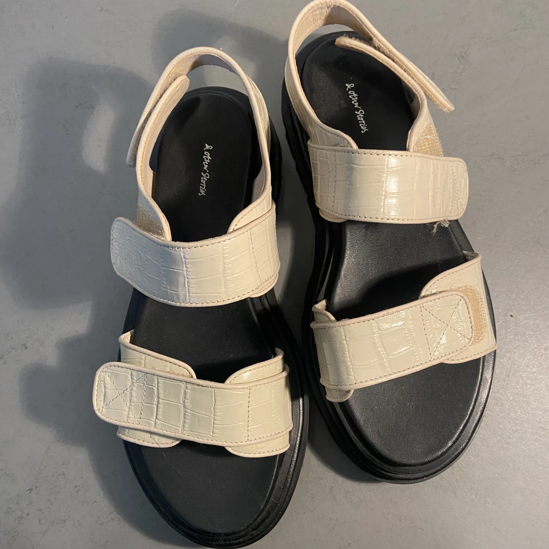 Sandaler & other stories - 90