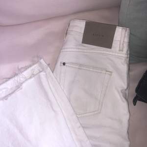 vita wide jeans med high waist💗💗läs bio 