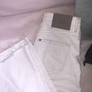 vita jeans - vita wide jeans med high waist💗💗läs bio 