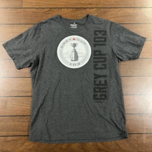 Reebook Grey Cup T-shirt  - Snygg vintage Reebook T-shirt i storlek L! Bara att skriva om du undrar över något🙏