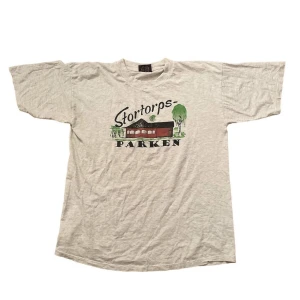 Vintage T-shirt  - Vintage Stortorpsparken T-shirt Large. Kom dm vid frågor eller fler bilder!