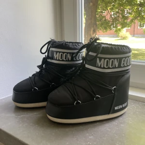Moon boots - Moon boots i storlek 36-38. Har använt de max 5-6 gånger så i bra skick. Skickas med spårbar frakt. Skicka ett meddelande om intresserad🫶🏼