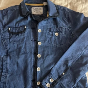 Vintage Timberland Denim Jacka - Axel: 70 cm bröst: 53 cm Längd : 55 cm arm: 65 cm 
