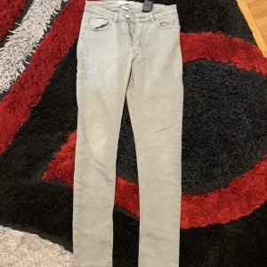 Byxor - Leggingsbyxor för barn, använd 1-2 gånger, säljes pga liten för mitt barn. Storlek 158