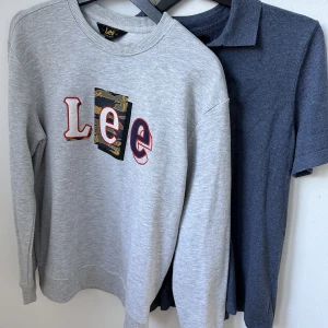 Lee Tröja, Riley Piké, Strl S - Fint skick.