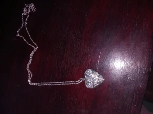 Halsband - Jättefint halsband! 