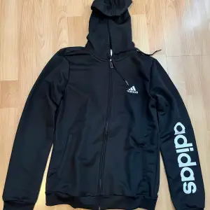 Adidas set i svart färg