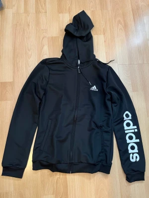 Adidas set - Adidas set i svart färg