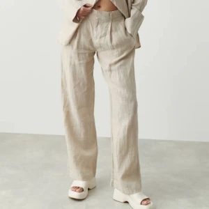 Linnebyxor - Linnebyxor från Gina Tricot, ”Linnen Trousers”. Nyskick 🌼 Nypris: 459kr  Skriv gärna vid frågor!