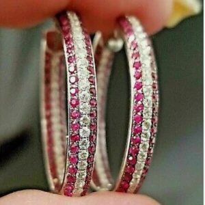 Nya äkta silver 925 örhängen Simulerad Rubin  - Nya äkta silver 925 vit guld pläterad örhängen med Simulerad rubin och diamond. Mycket vackra Inköp pris 800kr