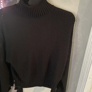 Tjock tröja  - Knappt använd, säljer eftersom jag då använder den