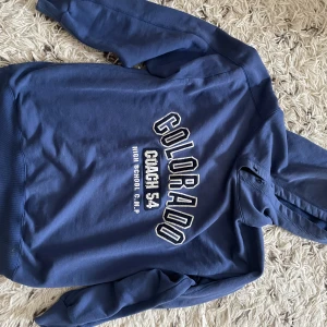 Fet hoodie - Fet hoodie har använt typ 5 gånger ganska liten 