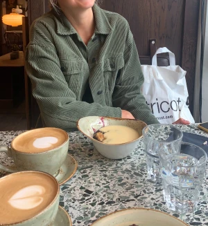 Manchesterjacka - Skit snygg grön Manchester jacka från Zara! 