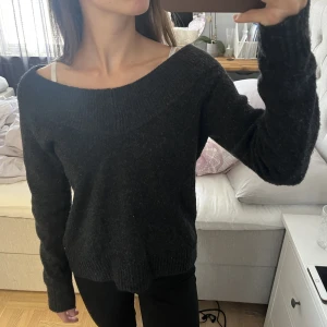 Off-shoulder tröja - I princip aldrig använd