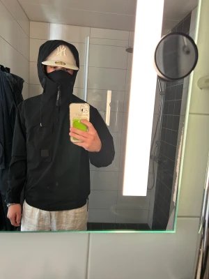 Cp company jacka/rengnjacka  - Andvänd 1 gång inga fläckar eller hål storlek m 