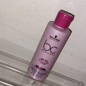 Schwarzkopf bc micellar schampoo - BC Color Freeze Rich Hair Shampoo for over-processed and dull colour-treated hair. Strengthens the hair structure to optimal pH 4.5 bringing coloured hair closer than ever to zero colour fade.