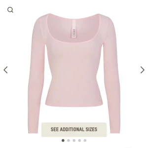 Skims - Lägger ut igen pga oseriösa köpare!  Så fin Skims tröja med prislapp kvar, nypris ca 700 inkl frakt🤍