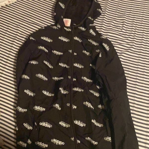 Adidas jacka  - Bra skick