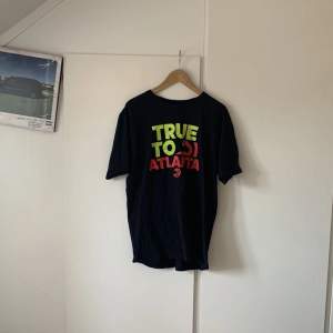 True to Atlanta basket vintage graphic tee. Storlek XL men sitter som L