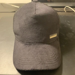 Maggiore keps svart - Maggiore keps svart använd fåtal gånger men har dok inte boxen kvar till kepsen men annars helt prima