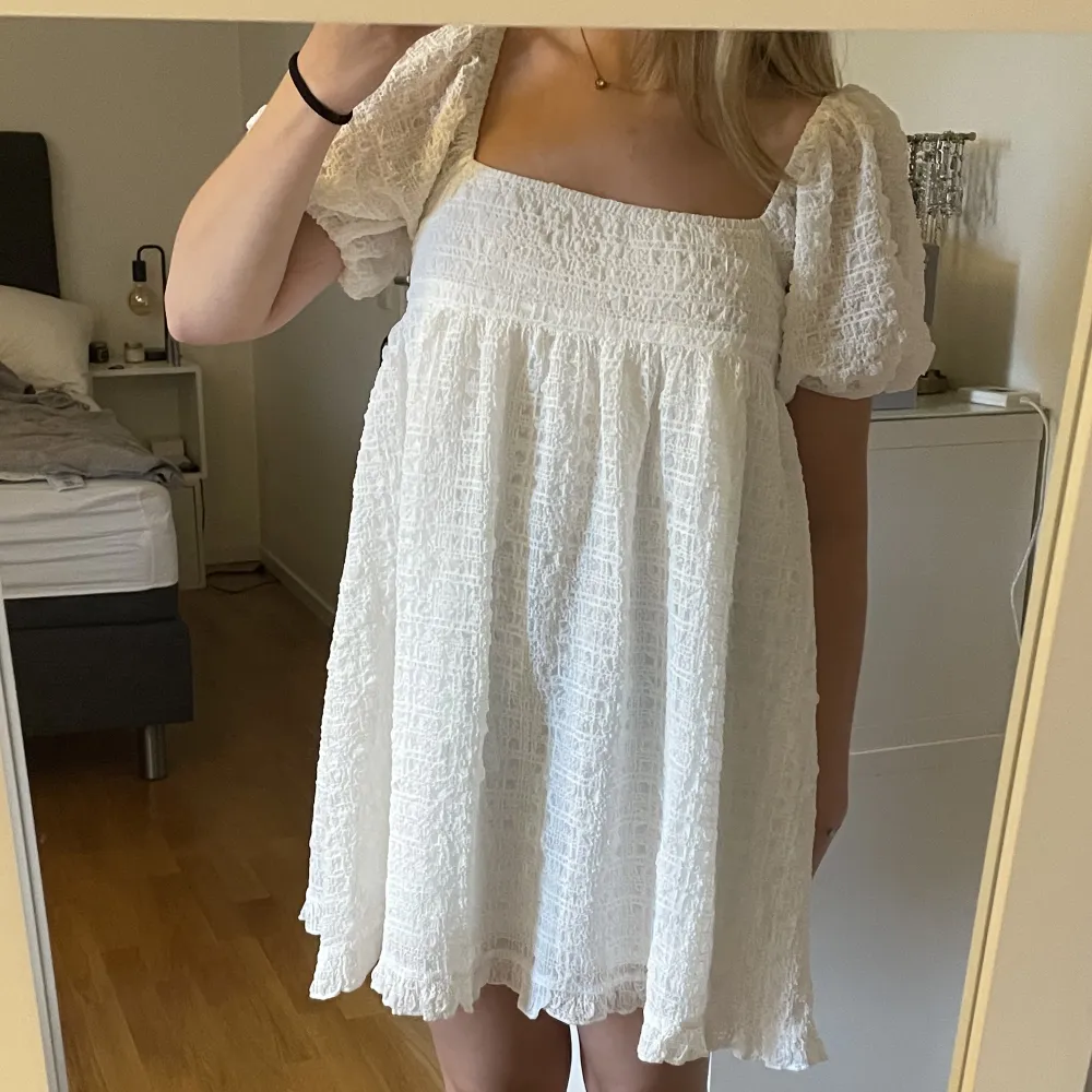Superfin vit klänning i storlek s från asos. Helt oanvänd!💕. Klänningar.