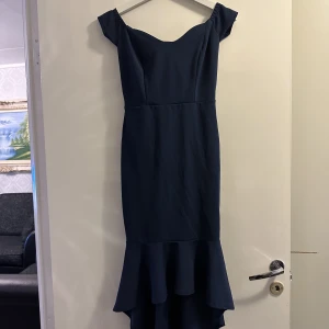 Blå klänning - Blå klänning till salu, använd en gång. Storlek S, skriv för mer bilder.