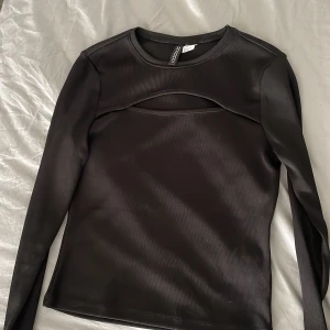Svart topp - Svart långärmad topp
