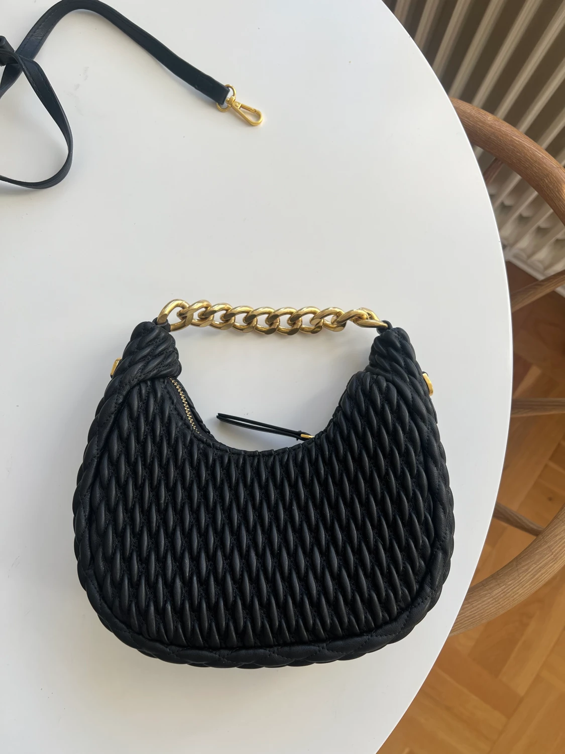 Slutsåld väska mango