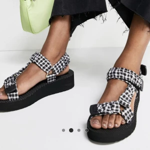 Sandaler - Sandaler från Stradivarius, mycket fint skick endast använda en gång